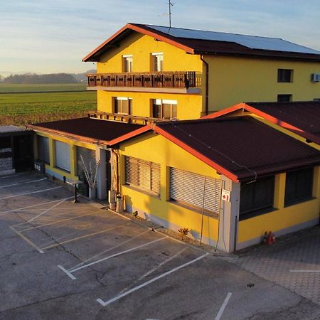 Gostilna Marta Otel Oslusevci Dış mekan fotoğraf