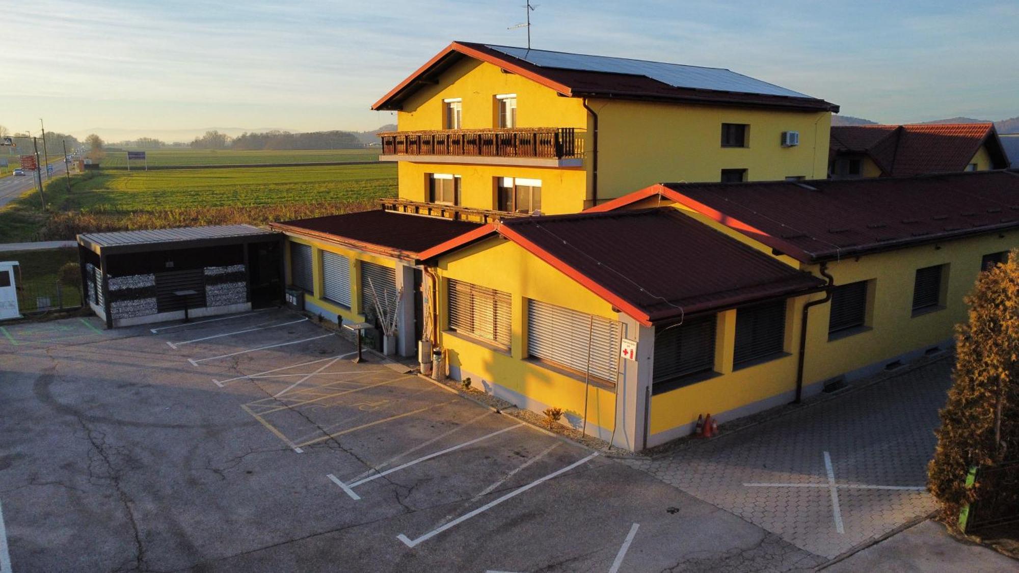 Gostilna Marta Otel Oslusevci Dış mekan fotoğraf